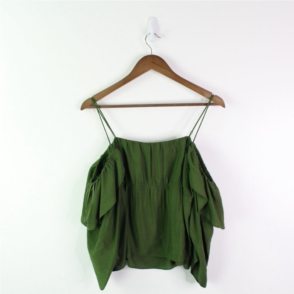 NWOT Vince Green Off the Shoulder top. Absolutely adorable. Fits true to size. - Picture 3 of 3